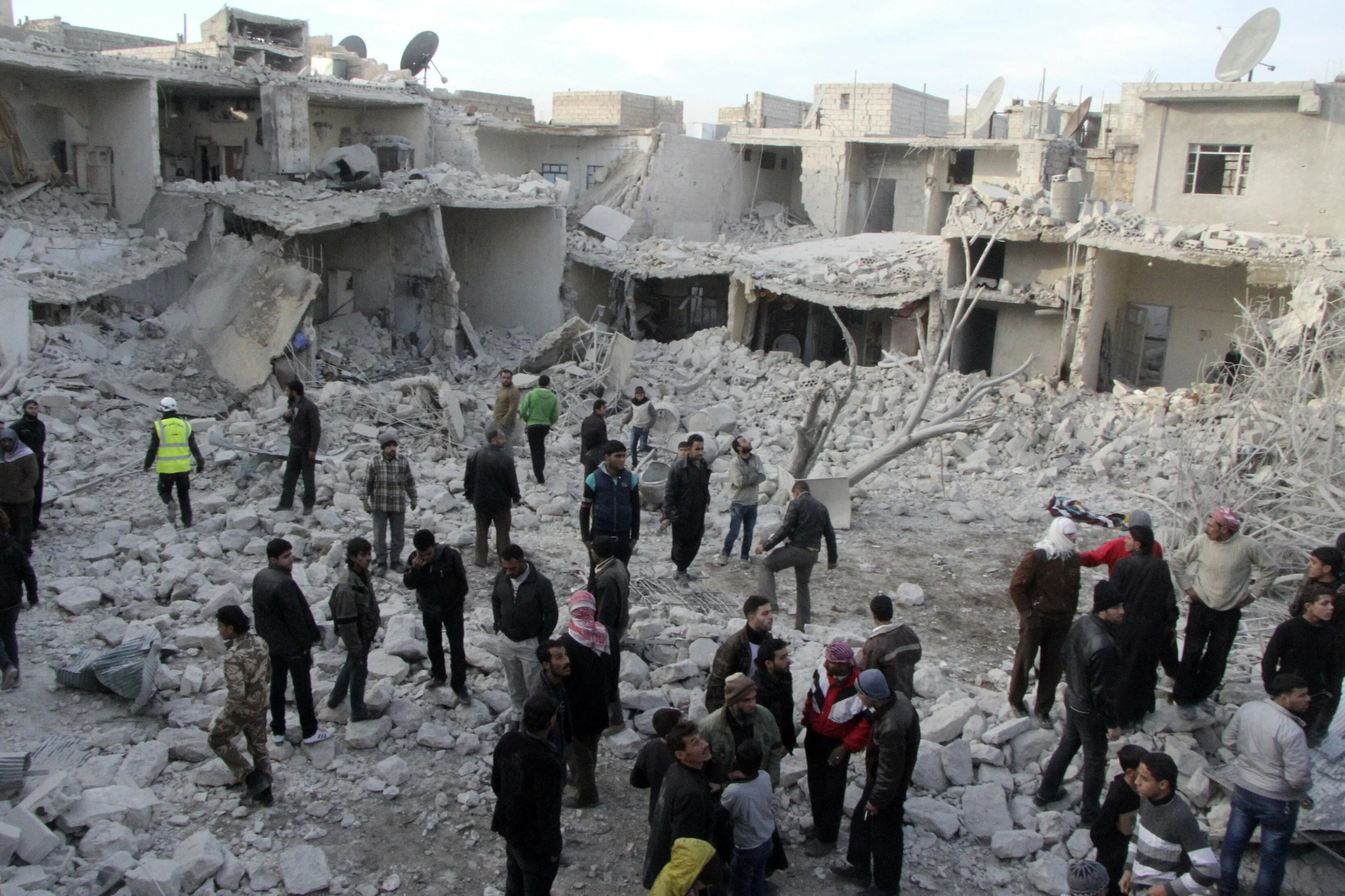 Residents search for survivors at a damaged site after what activists said was an air strike from forces loyal to Syria's President Bashar al-Assad in Tareek Al-Bab area of Aleppo, December 18, 2013. REUTERS/Saad Abobrahim (SYRIA - Tags: POLITICS CIVIL UNREST) - RTX16NKQ